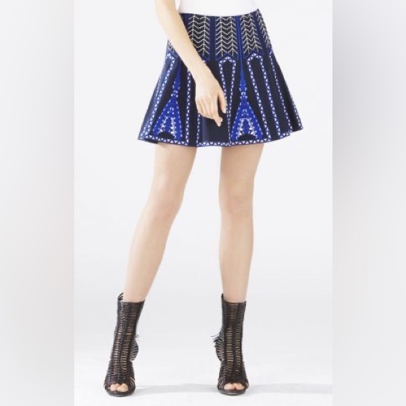 Bcbgmaxazria Bronwyn Skirt in Navy Multi worn by Emma Duval - Picture 4 of 9